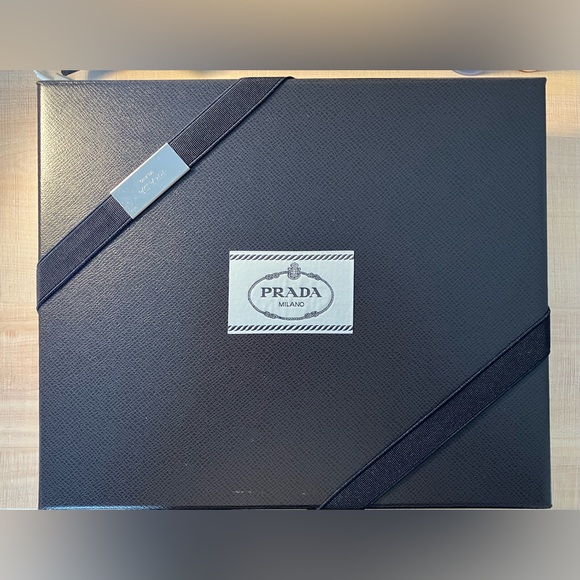 Prada hat, cap, gloves - Picture 3 of 3